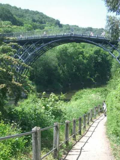 世界遺産 Ironbridge の路面は舗装されていた