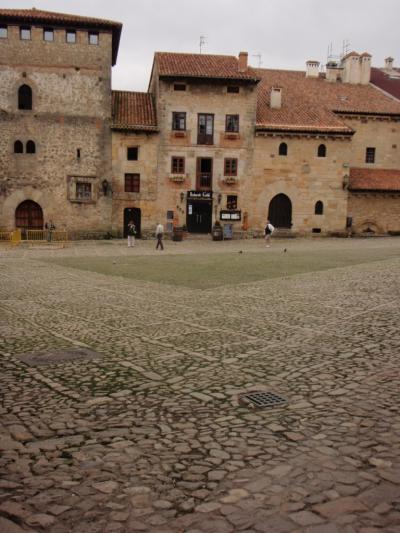 サンティリャーナ・デル・マルSantillana del Mar‐中世の美しい村とアルタミラの洞窟壁画−スペイン北部