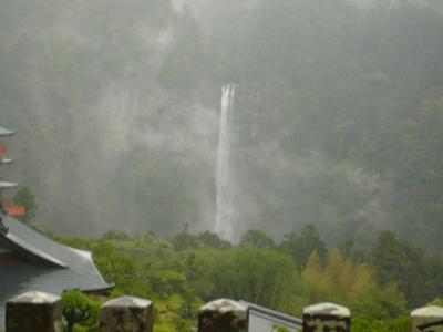 那智の滝はとても荘厳な感じがしました