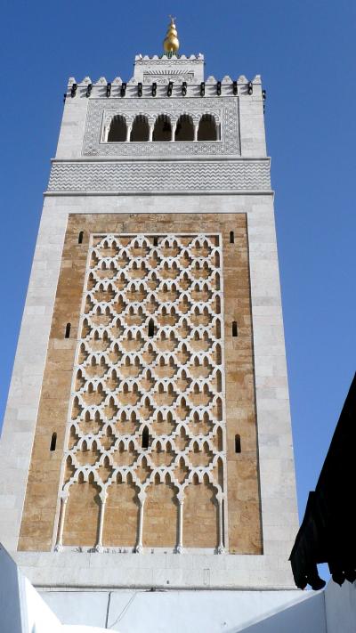 tu09”オリーブの木のモスク”の名を持つグランド・モスクのあるメディナ（旧市街）