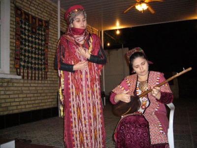 トルクメニスタンの民族音楽と舞踊のビデオクリップ