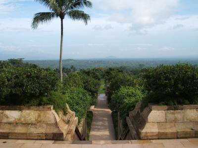 Borobudur：ボロブドゥール寺院