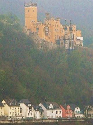 ラインを上る【67】城・また城　何故こんなに多くの城が？