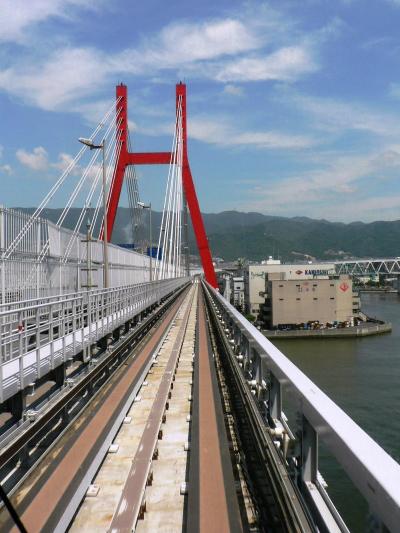 日本の旅　関西を歩く　神戸・六甲アイランド線から見る光景