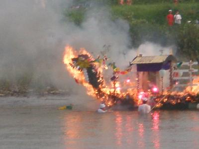 ＜舟っこ流し＞・・・盛岡市・明治橋