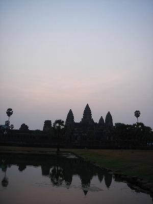 密林のアンコールワットと熱い街ホーチミン　?