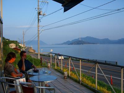 海辺のカフェでコーヒーを！