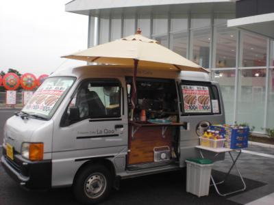 千葉県蓮田市　ホットドッグ、焼きそば、イカ焼き、カレー移動販売　パチンコ店