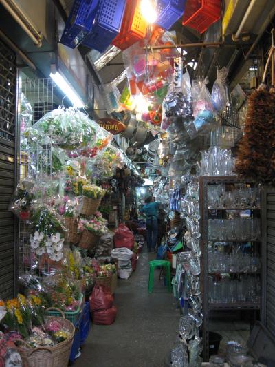 初めてのバンコク　屋台・買い物・マッサージ　そして人身事故。