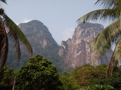 Ｔｉｏｍａｎ、ティオマン、ＭｉｎａｎｇＣｏｖｅで雲の流れに逆らって海鳥の群れが渡って行くのをＪｅｔｔｙでひとり寝転がって見てました♪