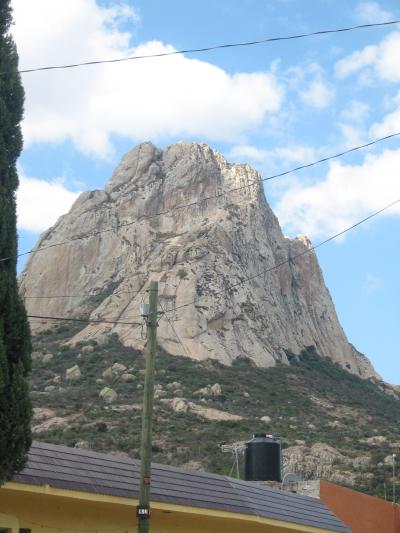 世界で3番目に大きい一枚岩