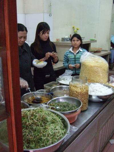 ベトナム3十路3人3様[333飲みっぱなし] ：　6日目フエ　パート2　食いだおれ編