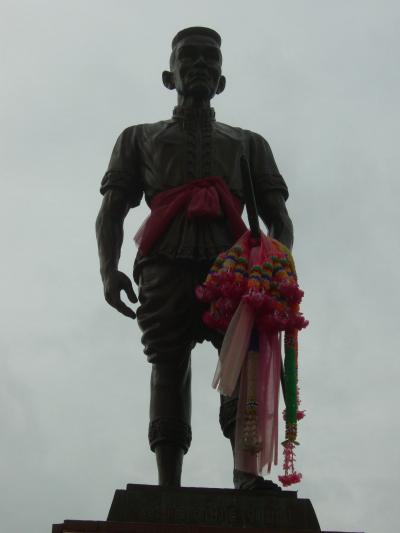 ピ ブ ー ン ・ マ ン サ ハ ー ン にて