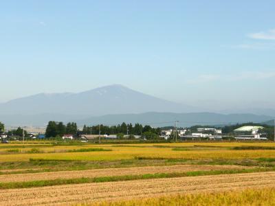 03鳥海山の前に広がる黄金色の庄内平野 in 宮城蔵王