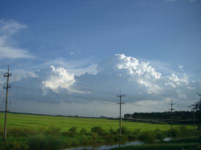 バ ン コ ク 国 際 空 港 へ ア ラ ン 発