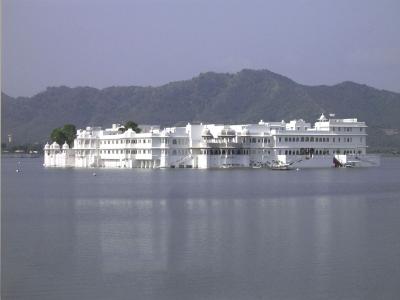 ラジャスタンとグジャラートの旅３【快適な白亜の街ウダイプル】