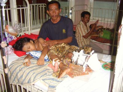 パダン（スマトラ地震の中心被災地）に突入せり