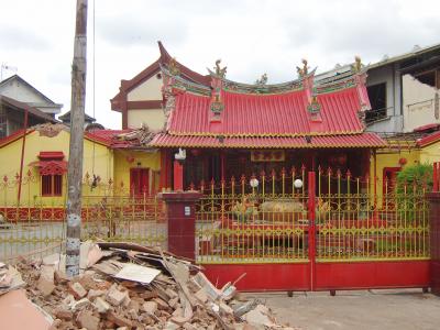 パダン（スマトラ地震の中心被災地）に突入！　拡散キボンヌ！