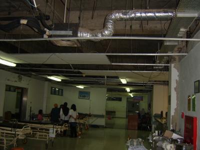 パダン（スマトラ地震の中心被災地）に突入、パダン中央病院へ