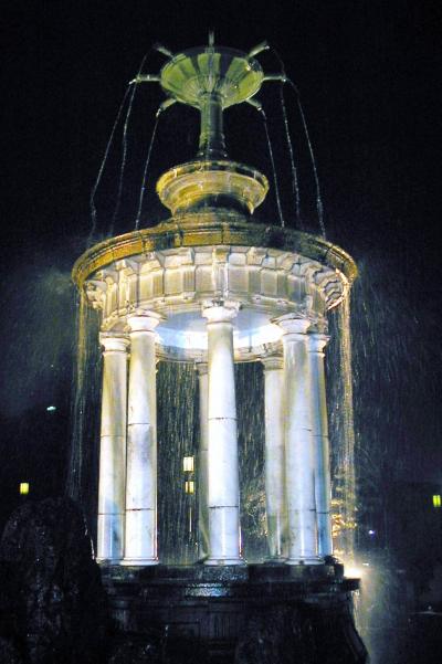 2002冬、大雪の鶴舞公園：噴水塔、名古屋市公会堂、バレリーナ像