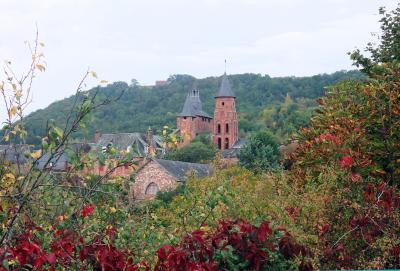 フランス南西部　美しい村・ロマネスク寺院をレンタカーで巡る　（3 ）−　コロンジュ・ラ・ルージュ　＆　チュレンヌ　−