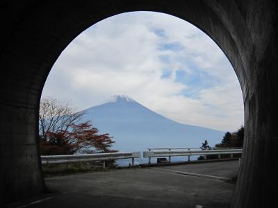 山梨県と静岡県の県境峠と紅葉