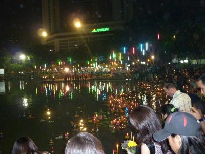 バンコク「ロイカトーン」と水上マーケット