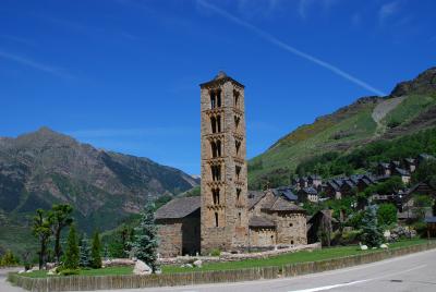 へなちょこハイカー　ピレネーをゆく（11）～ボイ渓谷にいだかれたロマネスク教会と、花いっぱいのタウイ村