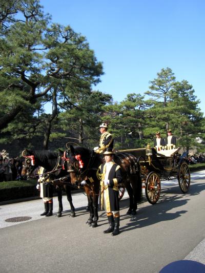 ２００９年１１月　 皇居東御苑で、ご即位２０年記念「儀装馬車の運行」がありました。