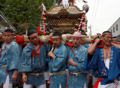 日本最大級と伝えられている神輿のひとつがくりだす祭り。徳守神社秋大祭と「津山まつり」