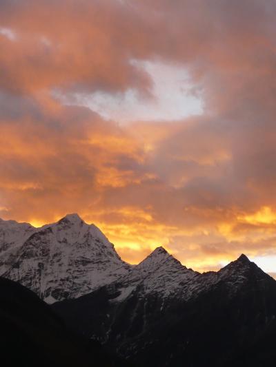 エベレスト街道トレッキング--④シャンボチェの丘→クムジュン村→モン・ラー峠編