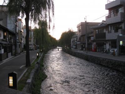 夕方からの京都（智恩院・明智光秀の塚・青蓮院の青不動）