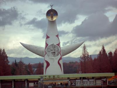 大阪モノレールからみた太陽の塔