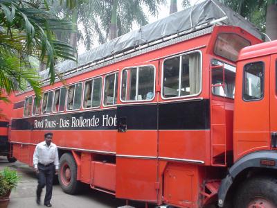 南インド１４：　タンジャヴール　「ユーラシア大陸横断バス」　を見た。