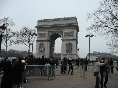 ルーブル~コンコルド広場~シャンゼリゼ大通~凱旋門~ノートルダム大聖堂