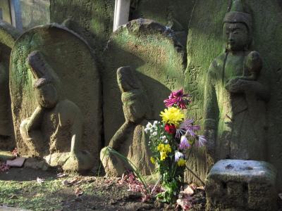 観劇前に、新宿の都会のはざまの小さなお寺散策