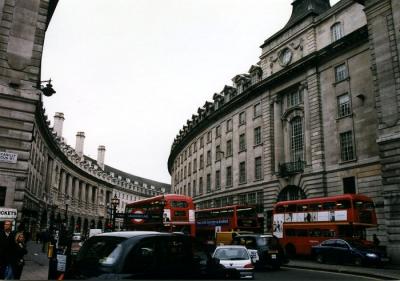 曇り空のロンドン　【イギリス】