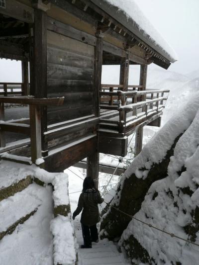雪の石段１０１５段～山寺へ初詣