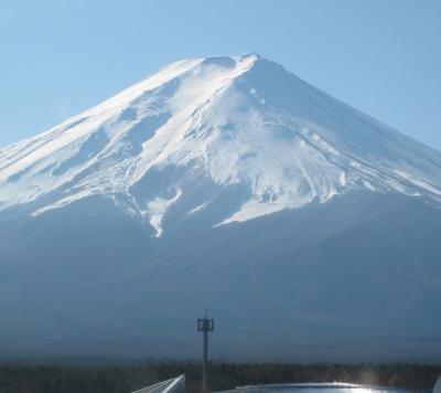 富士急ハイランド　～はしゃぐ子供と勇壮な富士山～