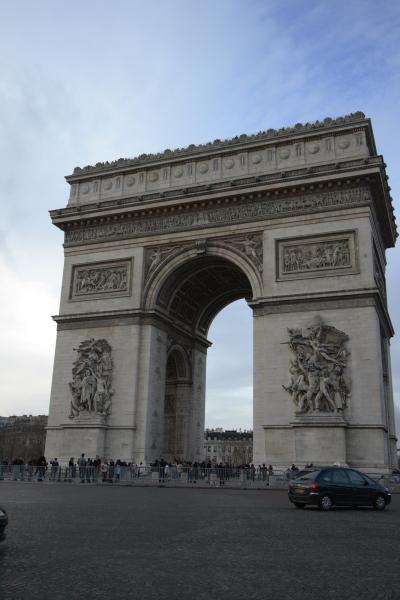 フランス周遊の旅　その１２　パリ(凱旋門とシャンゼリゼ通り）