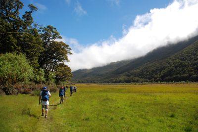 ニュージーランド・ハイキングの旅2010：：10日目：グランドトラバース Day4：レイクマッケンジーロッジへ