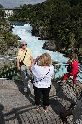 ★NZ車旅（１９） −北島　フカ・フォールとアラティアティア・ダムでワイカト川の水に圧倒される