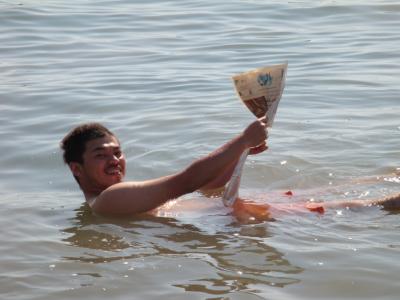 やってきたぜ！！　２００８　ヨルダン　『死海の水メッチャ塩辛い！！浮く♪浮く♪浮いたぜ！！』　IN　死海（DEAD SEA)