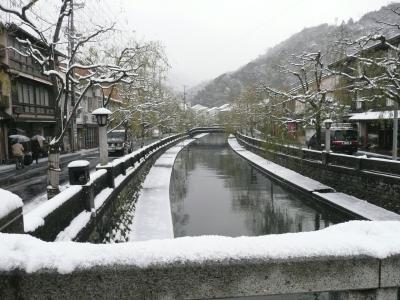 雪化粧の城之崎温泉街　（１８きっぷ山陰の旅１）