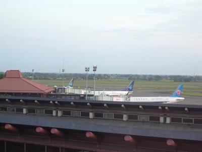 インドネシア経由でバンコクで一杯！