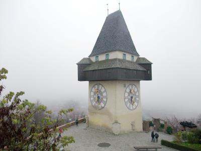 グラーツ＆ウィーン　2009冬　大きな時計塔を持つシュロスベルク（城山）