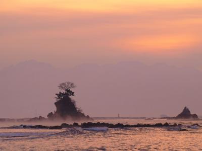 境港発上野行き1050キロ鉄道の旅　　　　　富山県雨晴海岸冬景色と寒ブリ　