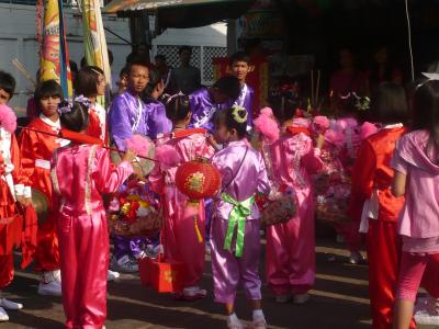 ★バイク旅１０・２－⑧★　マーカプーチャーの中国式祭・・・コラートの小さな町