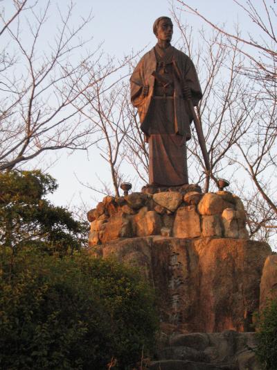 関門海峡の旅…下関編⑦日和山公園の高杉晋作の陶像をみる