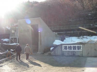 湯檜曽温泉の露天風呂から雪見酒を楽しむ